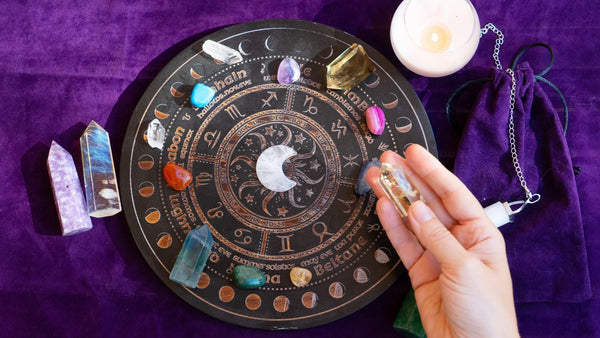 La Astrología No Es un Juego: Es el Lenguaje que Tu Alma Olvidó - Zayra Mo
